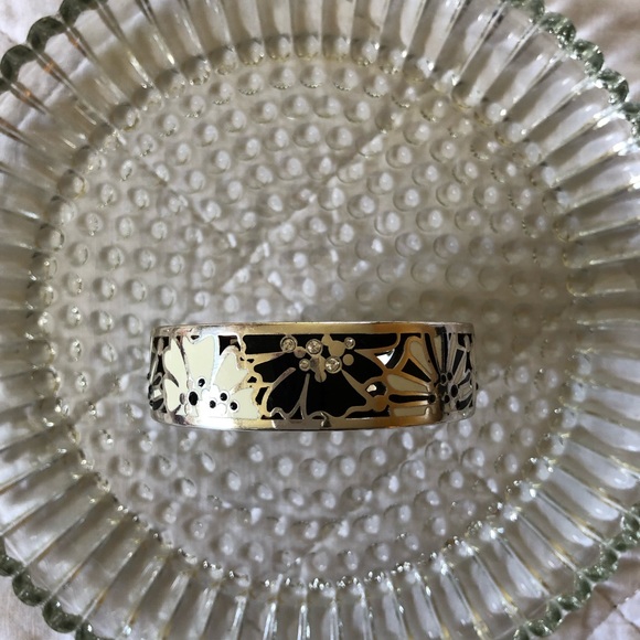 Brighton Jewelry - 🌸Brighton Silver Plated ‘Op Flower’ Bangle